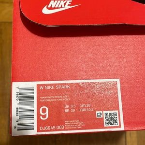 Womens Nike Spark size 9